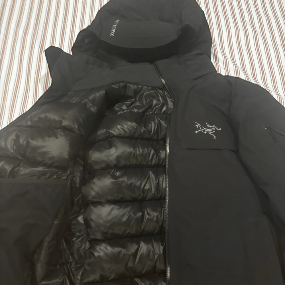 Arc’teryx Macai Down Insulated;Used like new; removable storm hood & powderskirt